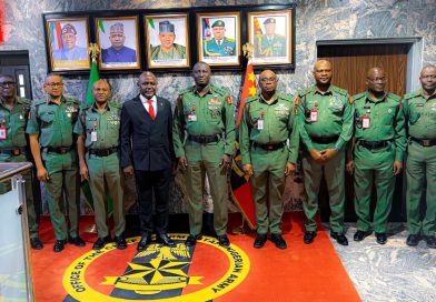 PS Pheelangwa of Ministry of Defence pays Familiarization Visit to Army Headquarters ….Pledges Ministry’s support to the military towards achieving its mandate. PS Pheelangwa of Ministry of Defence pays Familiarization Visit to Army Headquarters ….Pledges Ministry’s support to the military towards achieving its mandate.