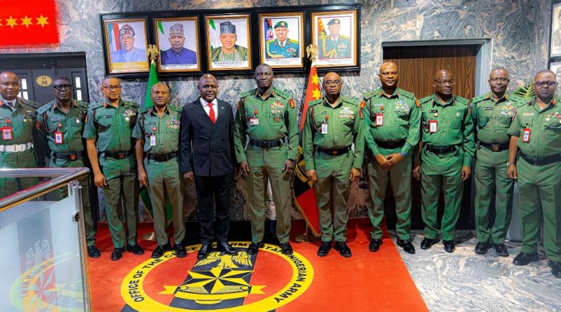 PS Pheelangwa of Ministry of Defence pays Familiarization Visit to Army Headquarters ….Pledges Ministry’s support to the military towards achieving its mandate. PS Pheelangwa of Ministry of Defence pays Familiarization Visit to Army Headquarters ….Pledges Ministry’s support to the military towards achieving its mandate.