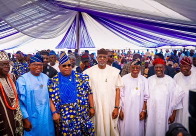 Dignitaries Storm Osun For Final Fidau Of APC Scribe’s Mother Dignitaries Storm Osun For Final Fidau Of APC Scribe’s Mother