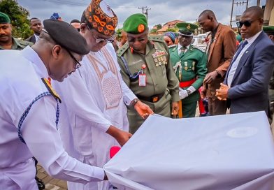 Defence Minister Commissions 20-Unit Staff Housing for DIA Personnel in Abuja Defence Minister Commissions 20-Unit Staff Housing for DIA Personnel in Abuja
